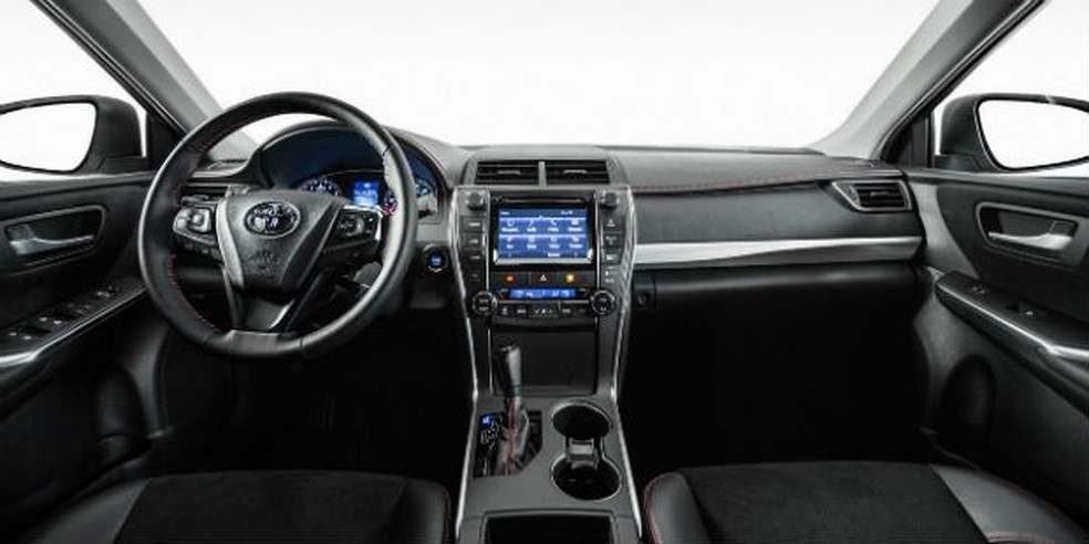 Toyota Camry 2015 (Foto: Divulgação) — Foto: Auto Esporte
