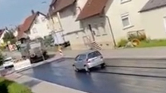 Vídeo: motorista roda com Honda Fit em pista recém-asfaltada e estraga pavimentação