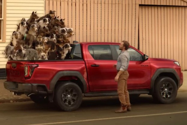 Propaganda Nova Toyota Hilux 2026 Austrália - lateral