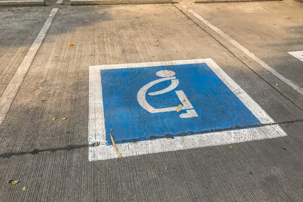 Grávidas precisam de cartão de estacionamento para poder parar em vagas especiais, assim como os idosos? (Foto: Thinkstock) — Foto: Auto Esporte