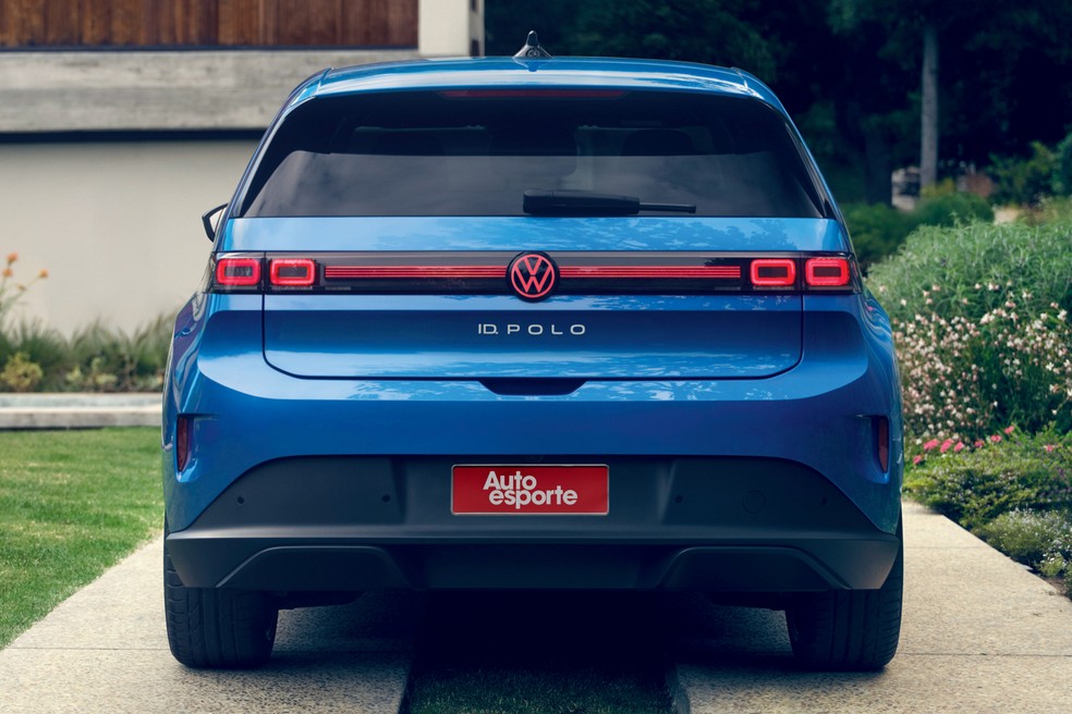 Volkswagen ID. Polo Life traz lanternas interligadas e carroceria com linhas retas  — Foto: Divulgação