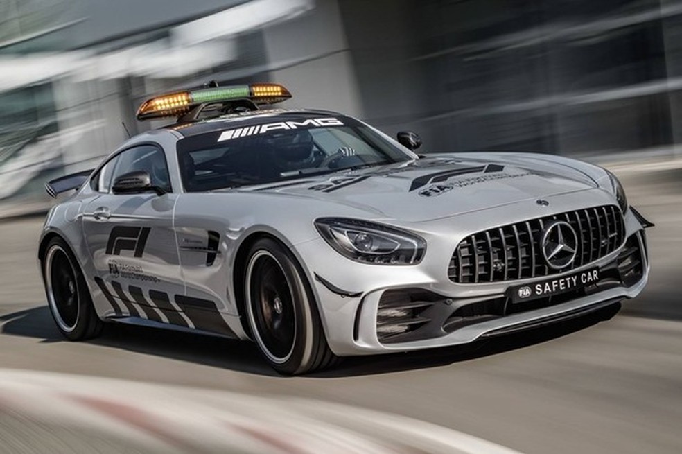 Atualmente um GT R de 585 cv faz as vezes de safety car. E há quem diga que não é o suficiente (Foto: Divulgação) — Foto: Auto Esporte