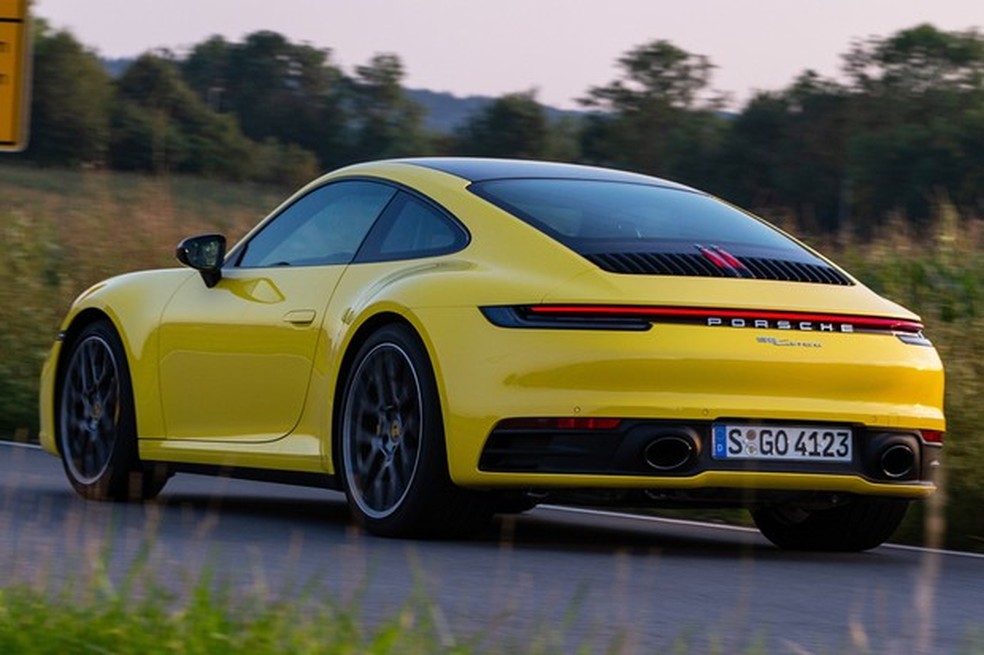 Todos os novos 911 têm para-lamas mais largos (Foto: Divulgação) — Foto: Auto Esporte