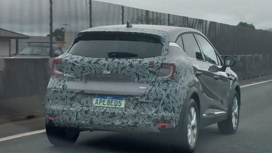 Flagra: Renault testa motor híbrido de novo SUV nacional em Captur gringo 