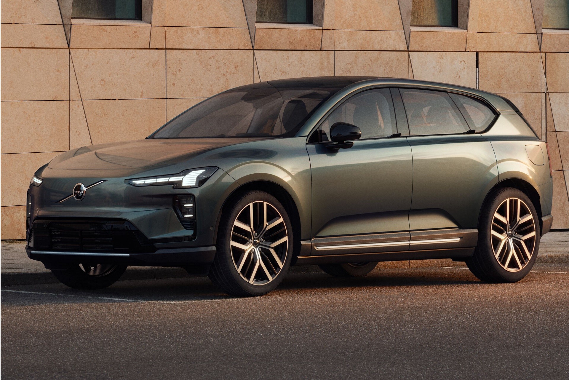 Volvo EX60 é revelado e chega para ser o carro mais inteligente do mundo
