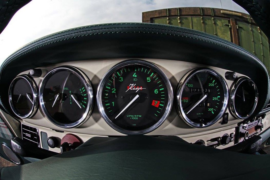 Painel de instrumentos do Porsche 911 (1972) by Kaege