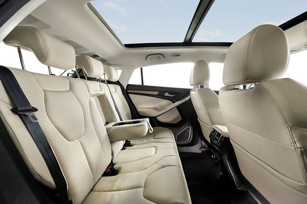 Entre-eixos de 2,71 metro é superior até ao do Toyota Corolla (Foto: Divulgação) — Foto: Auto Esporte
