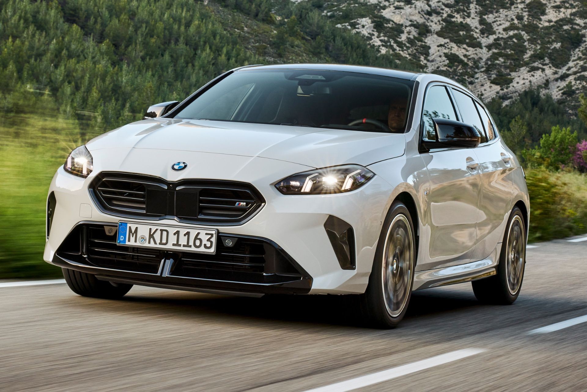 Teste: novo BMW M135 usa grife alemã contra GR Corolla e Civic Type R