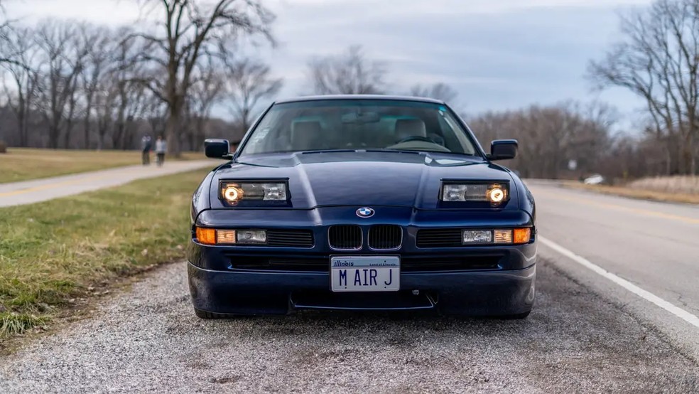BMW 850i de Michael Jordan traz a inscrição "M Air J" na placa — Foto: Reprodução/Bring a Trailer