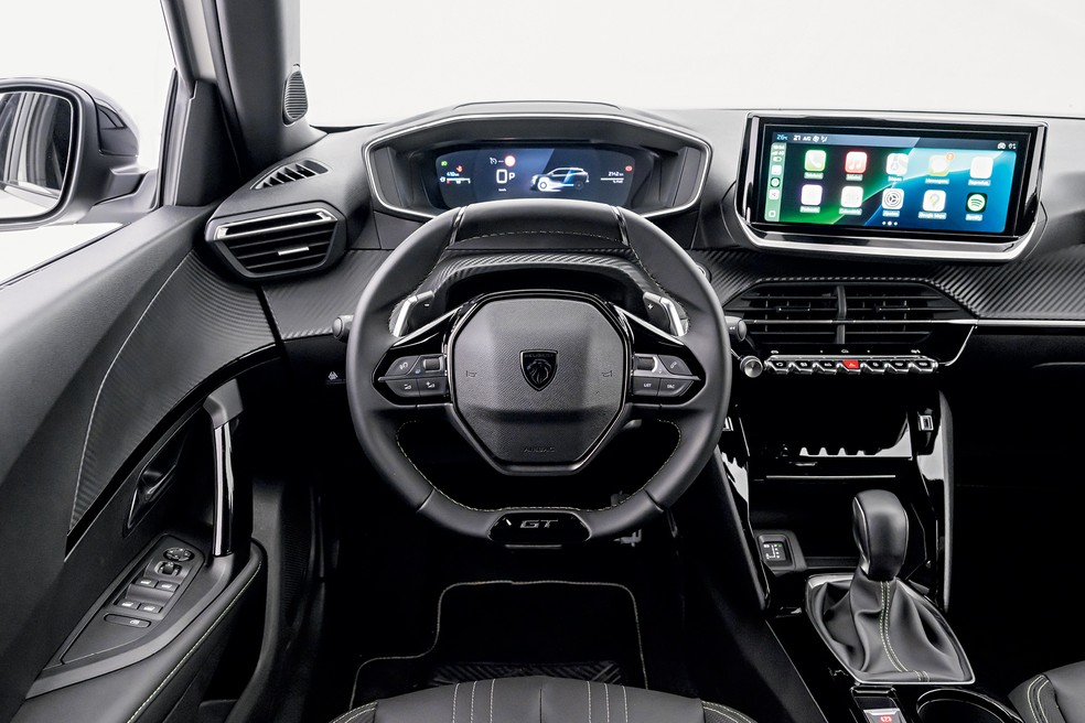 Peugeot 2008 GT Hybrid tem central multimídia com tela de 10,3 polegadas — Foto: Divulgação