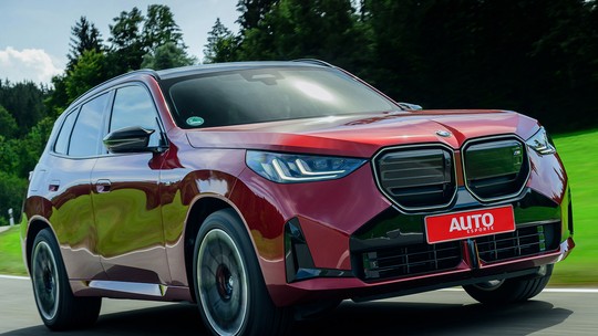 Teste: novo BMW X3 bate papo com o dono e estaciona por controle remoto