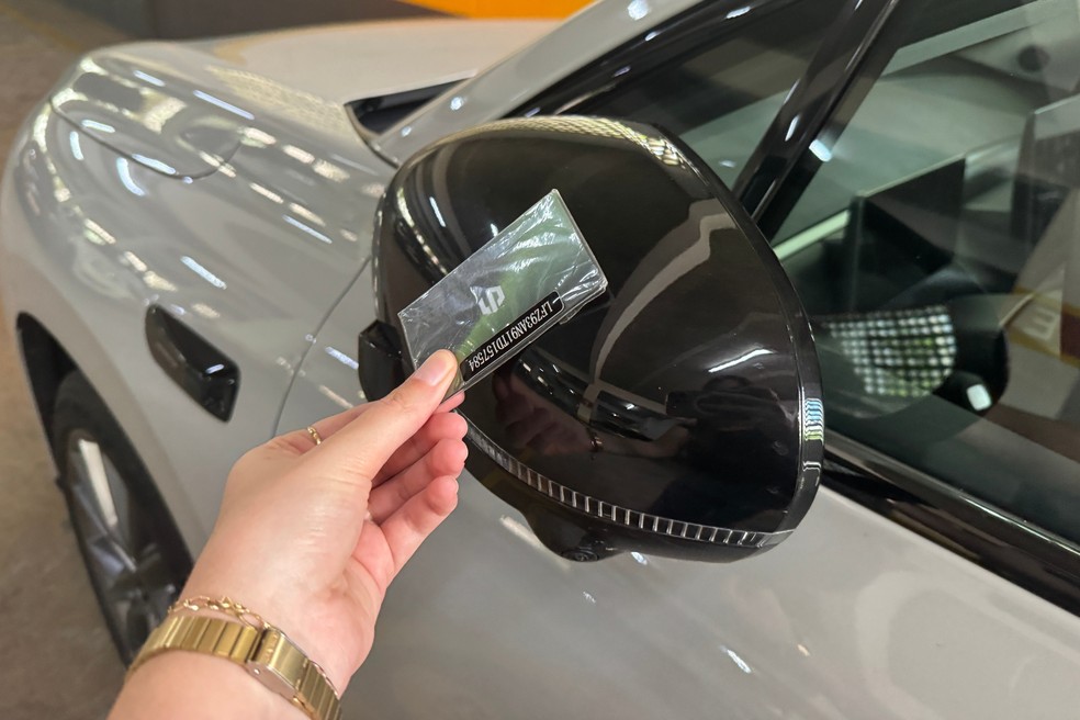 Leapmotor C10 não tem chave comum; só é possível destravar as portas pelo celular ou com um cartão — Foto: Vitória Drehmer/Auto News Brasil