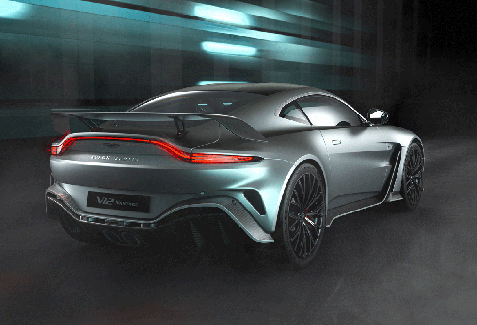 Asa traseira gera 204 kg de downforce no Aston Martin V12 Vantage — Foto: Divulgação