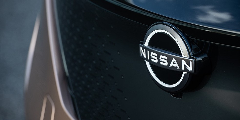 Aplicação do novo logotipo da Nissan — Foto: Divulgação