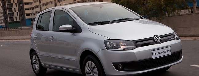Volkswagen Fox 1.0 BlueMotion 2014 traz o novo motor três cilindros da marca, que entrega 75/82 cv de potência 