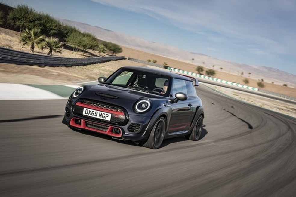 A aceleração zero a 100 km/h fica em 5,2 segundos, a mais rápida da marca (Foto: Divulgação) — Foto: Auto Esporte