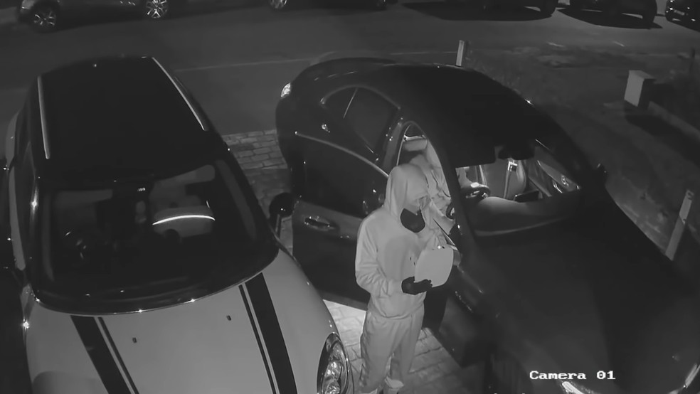 Carro hackeado em Birminghan, no Reino Unido  — Foto: Reprodução/ Car Theft CCTV