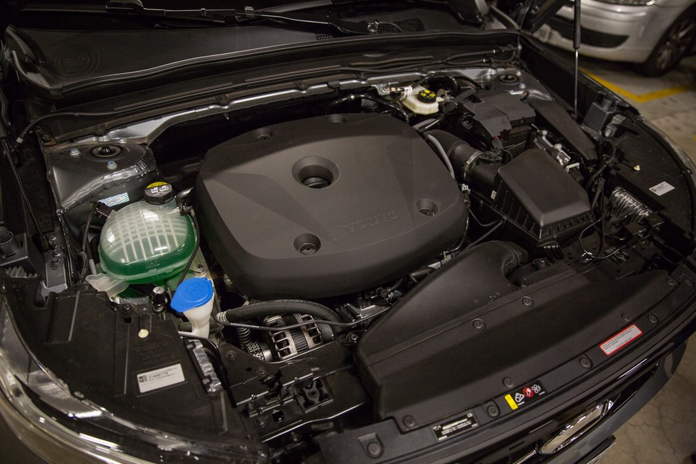 Motor 2.0 de 254 cv do Volvo XC40 — Foto: Fábio Tito/G1