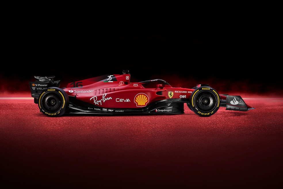 Ferrari F1-75 tem rodas e pneus maiores e as famosas calotinhas — Foto: Divulgação