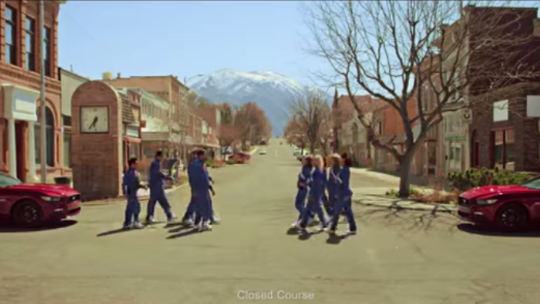 Ford Mustang 2015 participa de vídeo musical
