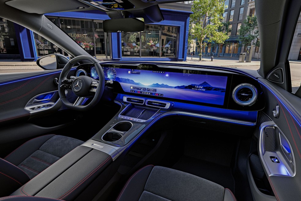 Mercedes-Benz Classe C 2027 tem como opcional uma tela integrada de quase 40 polegadas  — Foto: Divulgação