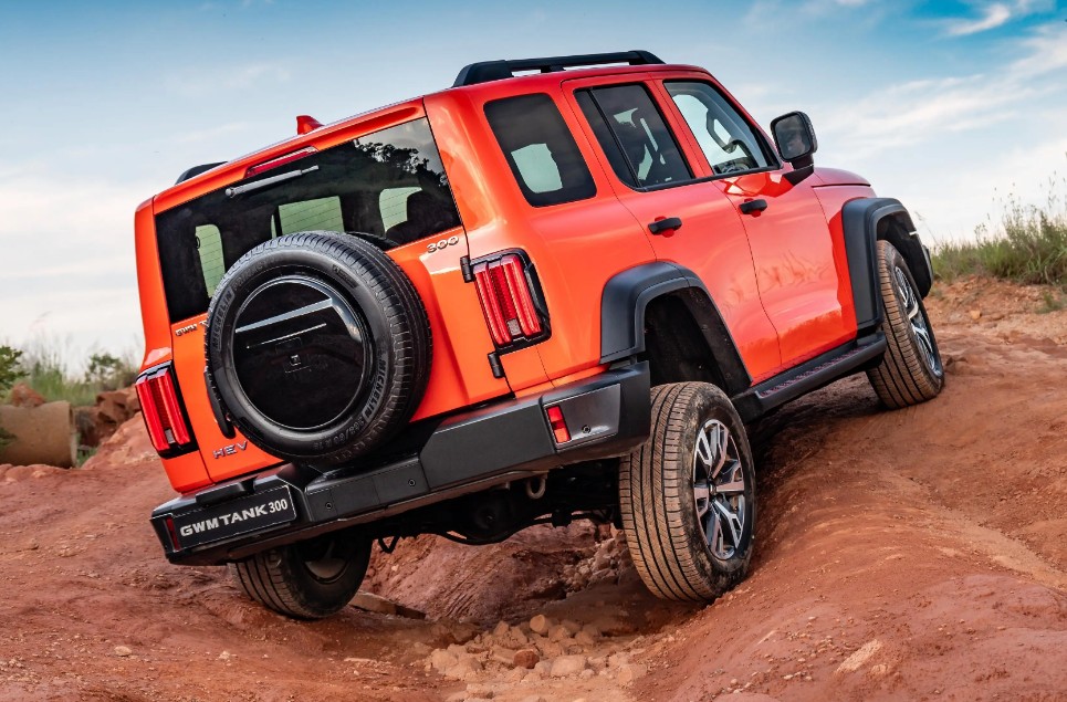Flagra: GWM Tank 300 é Land Rover chinês que será lançado no Brasil em 2025