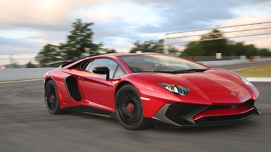 Lamborghini bate recorde de vendas em 2015