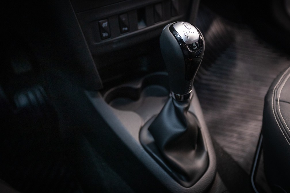 Câmbio CVT é o mesmo dos SUVs Duster e Captur. — Foto: Celso Tavares/G1