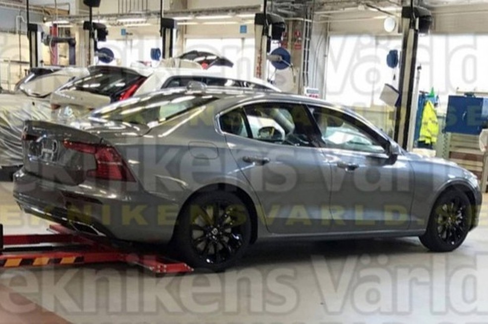 Volvo S60 foi revelado em parte por vazamento publicado pelo site Teknikens Värld (Foto: Reprodução) — Foto: Auto Esporte
