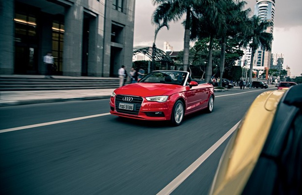 O Audi A3 fica estiloso sem capota, mas poderia ter mais pinta de malvado com a adoção de rodas maiores (Foto: Fabio Aro) — Foto: Auto Esporte
