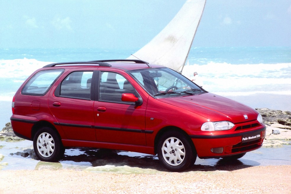 A Fiat Palio Weekend Stile traz itens como ar-condicionado, direção hidráulica, vidros e travas elétricas — Foto: Divulgação/Fiat