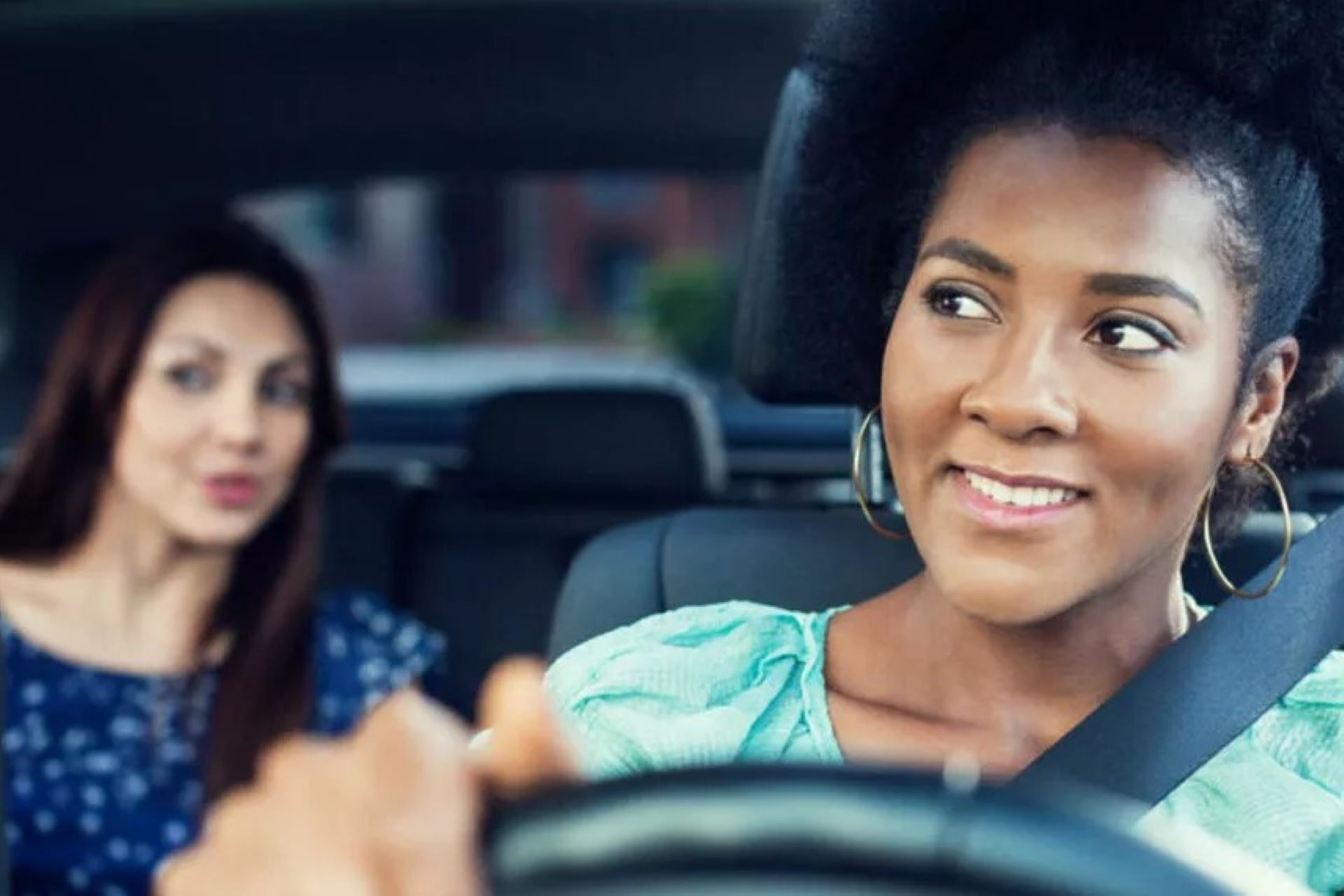 Uber permite que passageiras e motoristas escolham viagens só com mulheres