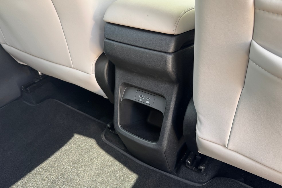 BYD Yuan Pro não tem saída de ar-condicionado para os passageiros da segunda fila — Foto: Vitória Drehmer/Auto News Brasil