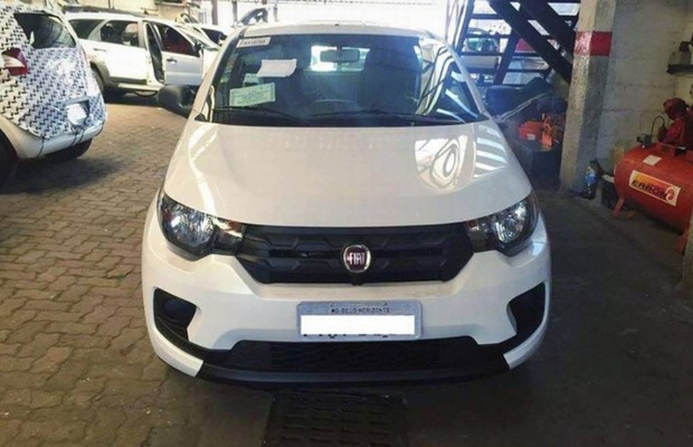 Novos flagras confirmam que Fiat Mobi básico não terá limpador do vidro traseiro (Foto: Reprodução) — Foto: Auto Esporte