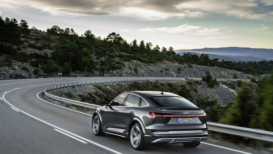 Audi e-tron S Sportback é um SUV elétrico de R$ 780 mil que faz drift