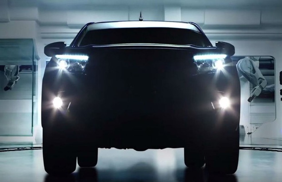 Toyota divulga mais um teaser da nova Hilux (Foto: Divulgação) — Foto: Auto Esporte