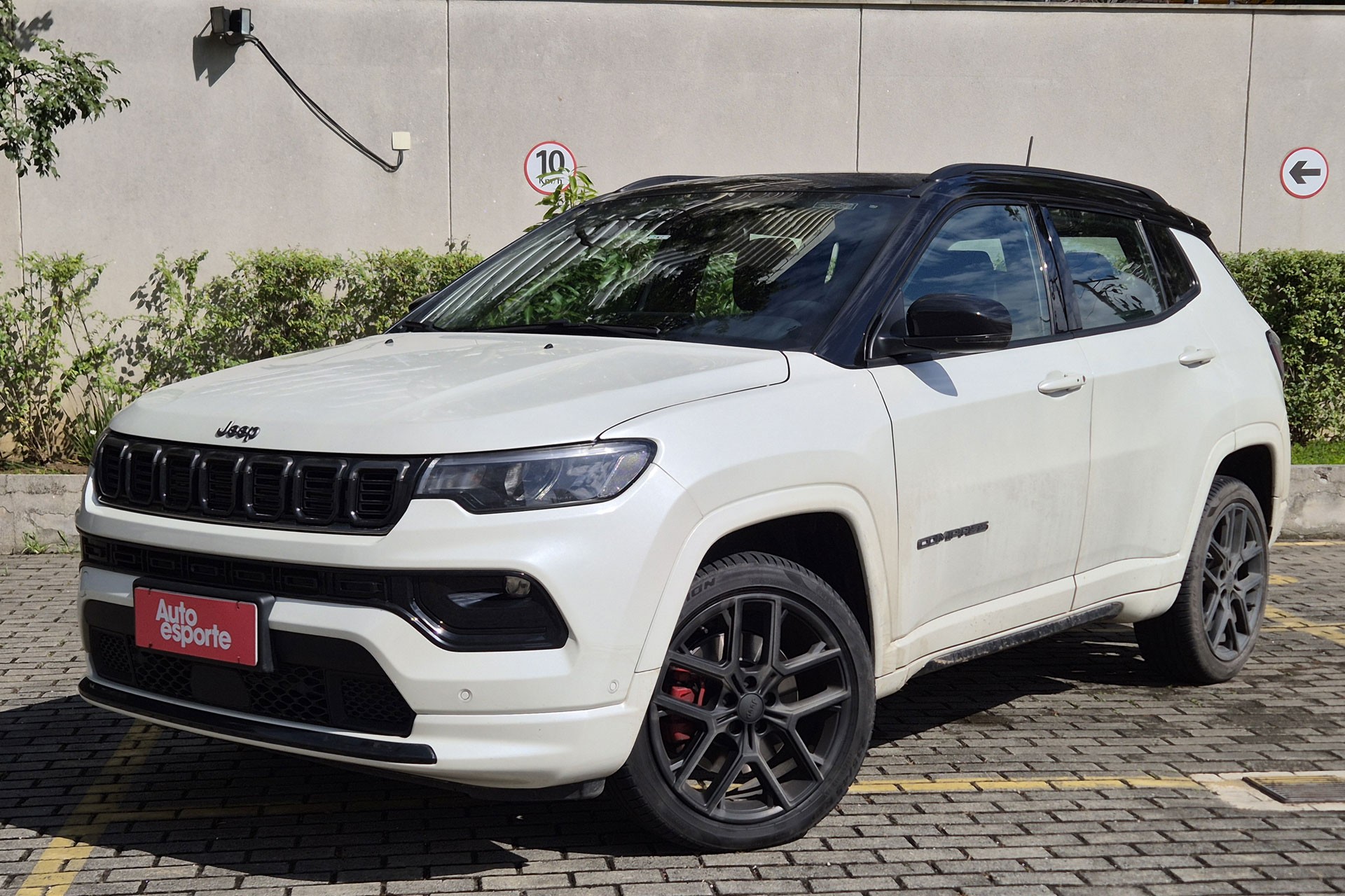 Teste: Jeep Compass Blackhawk é mais rápido e menos econômico com motor flex
