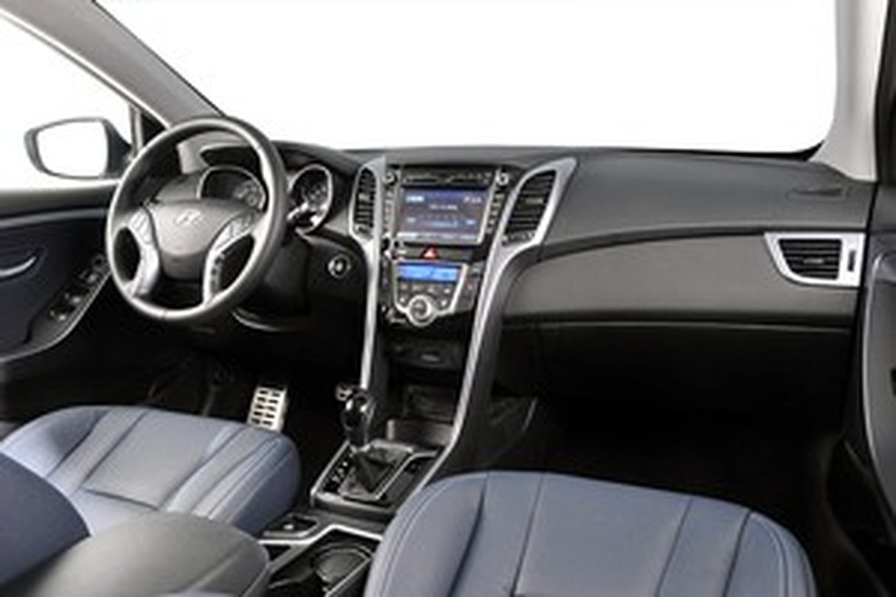 Interior do Hyundai i30 1.8 2014 (Foto: Divulgação) — Foto: Auto Esporte