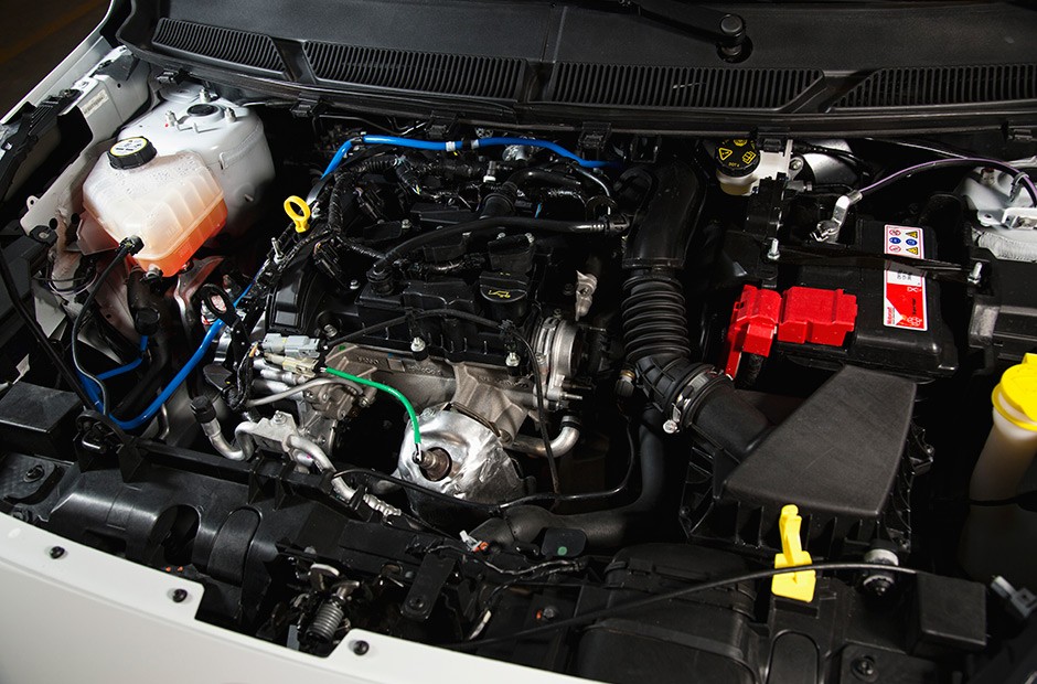 Novo Ford Ka 2015 (<a href="http://revistaautoesporte.autonewsbrasil.webbfinanceiro.com/Analises/noticia/2014/07/novo-ford-ka-globalizado-para-atacar.html"> saiba mais</a>)