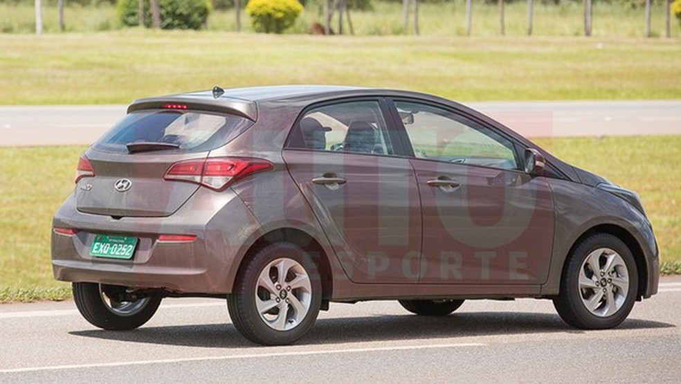 Hyundai HB20 turbo flagrado em testes (Foto: Auto News Brasil) — Foto: Auto Esporte