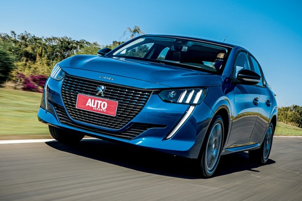 O motor 1.6 não oferece muita força em baixas rotações e o câmbio às vezes vacila um pouco para economizar (Foto: Rafael Munhoz) — Foto: Auto Esporte
