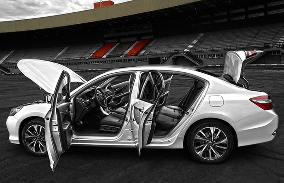 Acessos do Accord são ótimos e espaço interno é excelente para até quatro adultos altos (Foto: Divulgação) — Foto: Auto Esporte