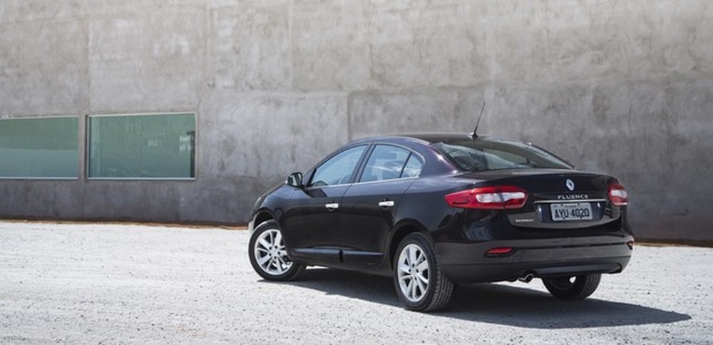Renault Fluence perde versões e passa dos R$ 100 mil na topo de linha