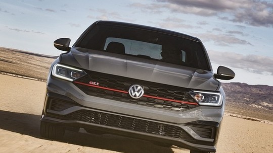 Volkswagen revela o Jetta GLI, versão esportiva com o motor do Golf GTI