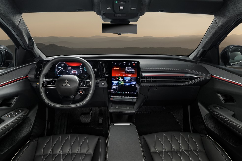 Por dentro, painel do Mitsubishi Eclipse Cross é o mesmo do Scénic E-Tech — Foto: Divulgação