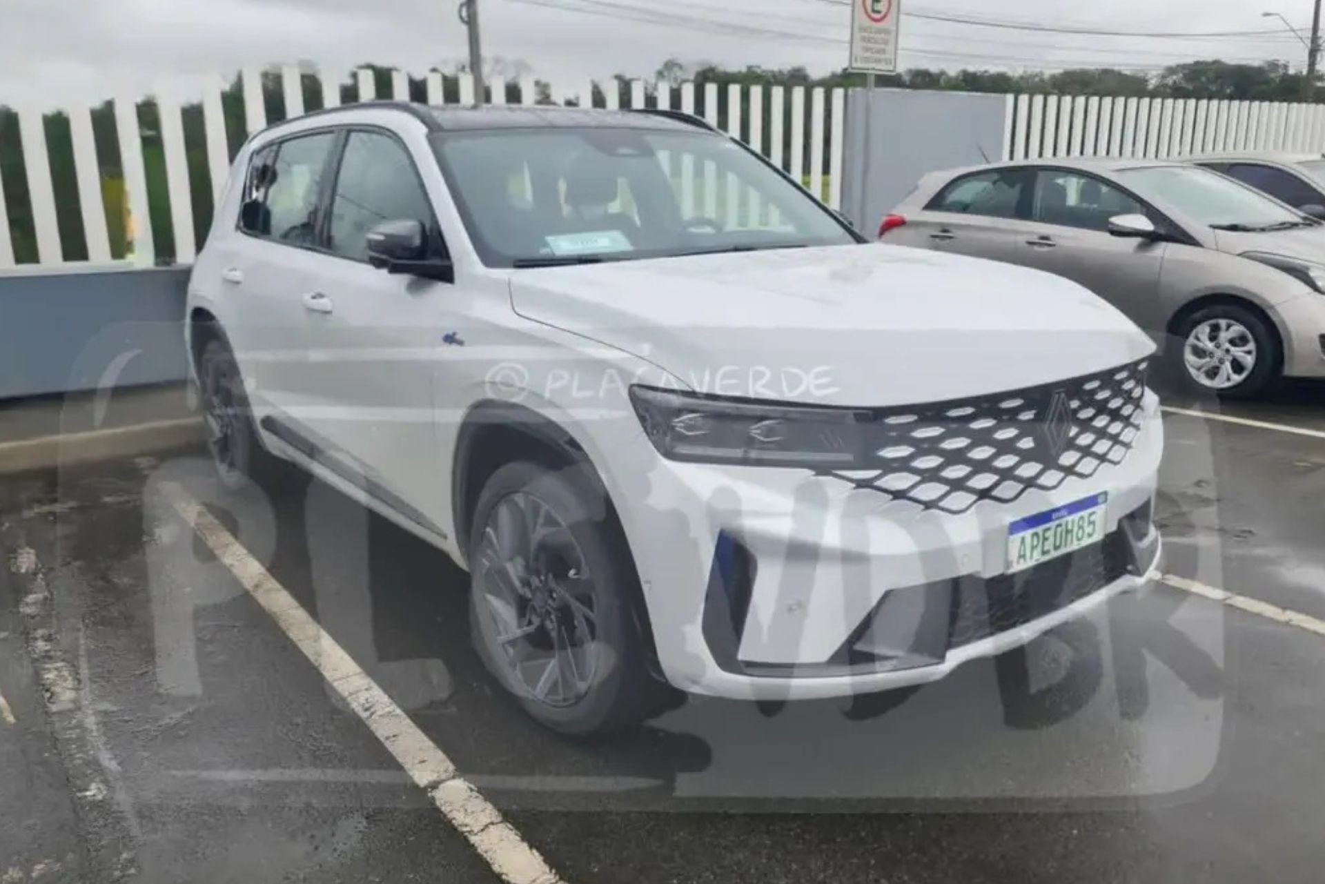 Flagra: Renault Grand Koleos será resposta da marca contra BYD e GWM