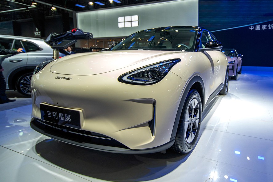 Sócia da Renault, Geely tem hatch elétrico mais vendido que BYD Dolphin