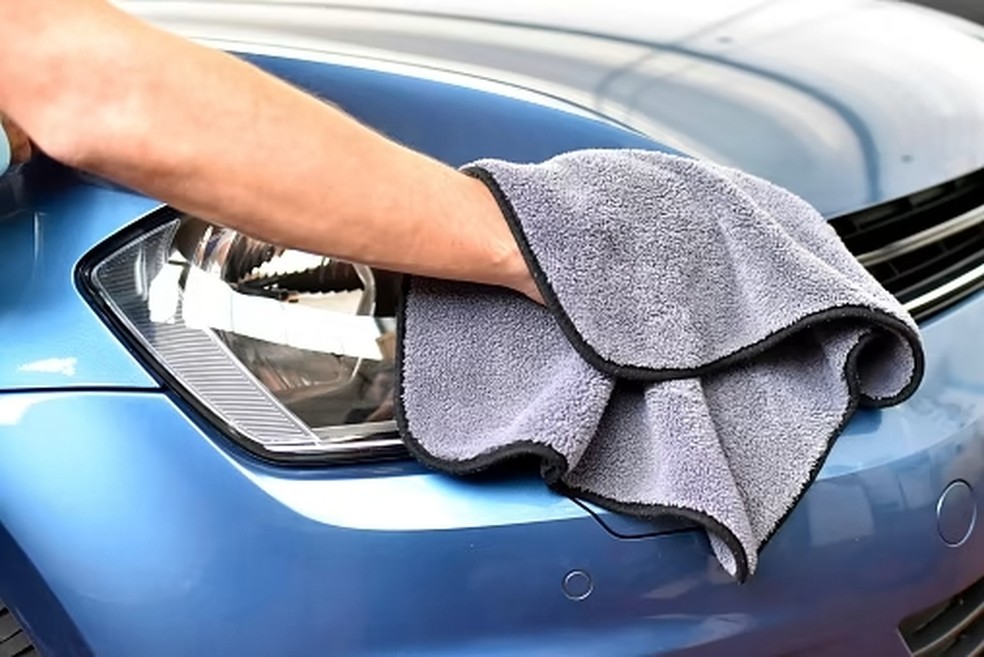 Lavagem do carro é importante, mas não sob o sol — Foto: Divulgação