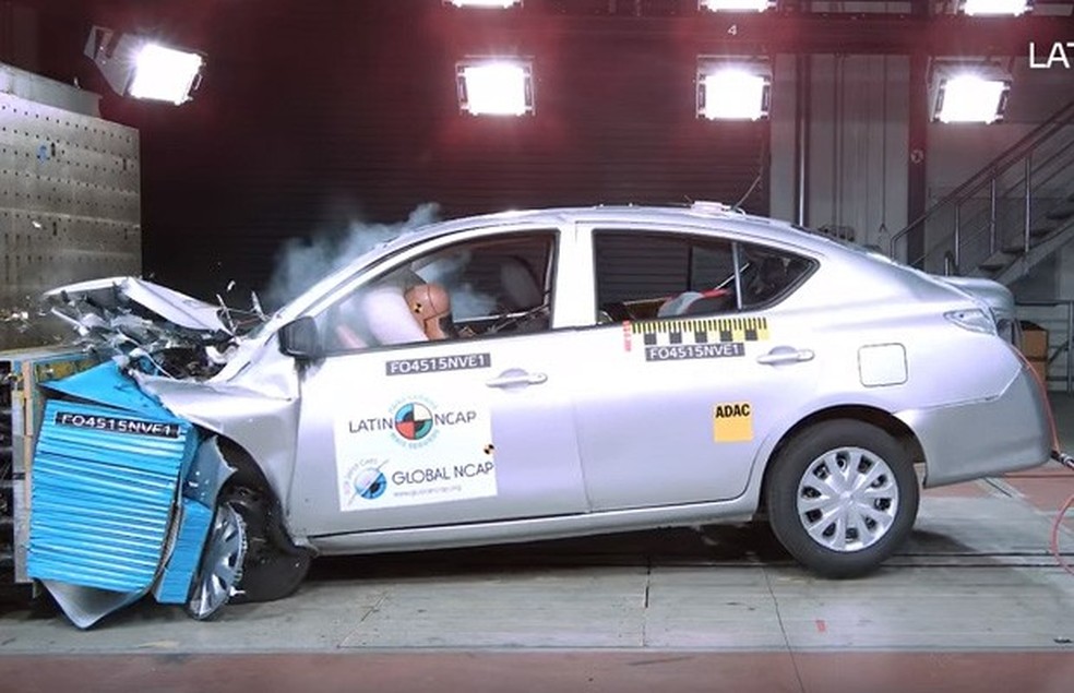 Nissan Versa em crash test do Latin NCAP (Foto: Latin NCAP) — Foto: Auto Esporte