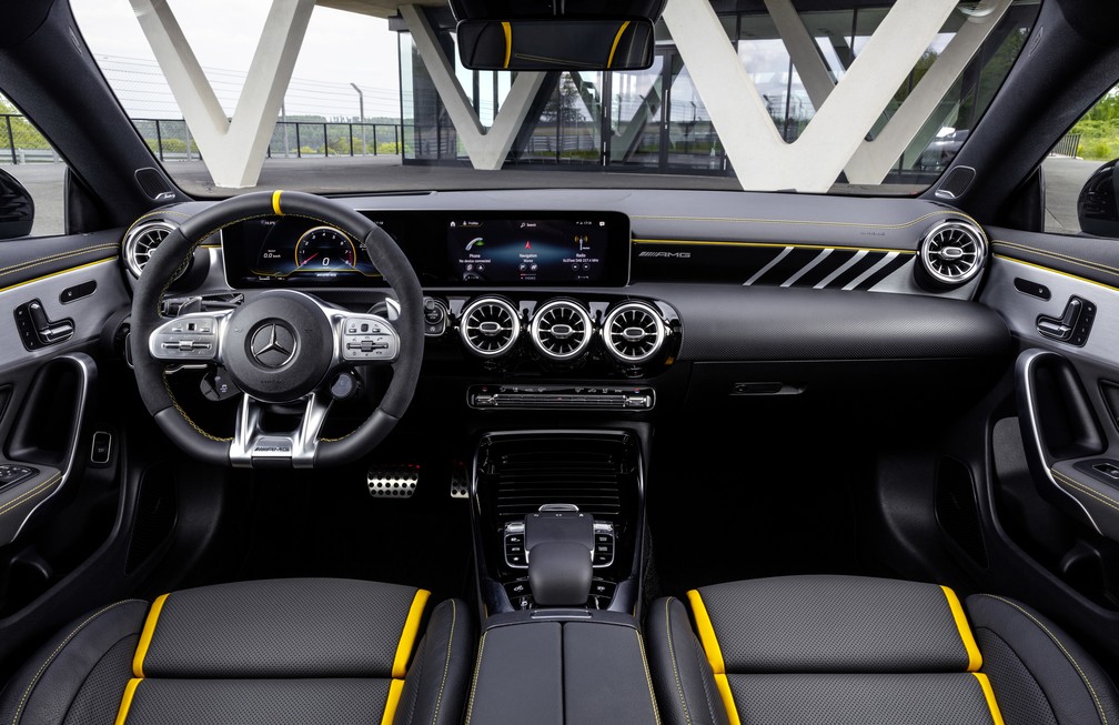 Interior dos Mercedes-Benz A e CLA 45 AMG S — Foto: Divulgação